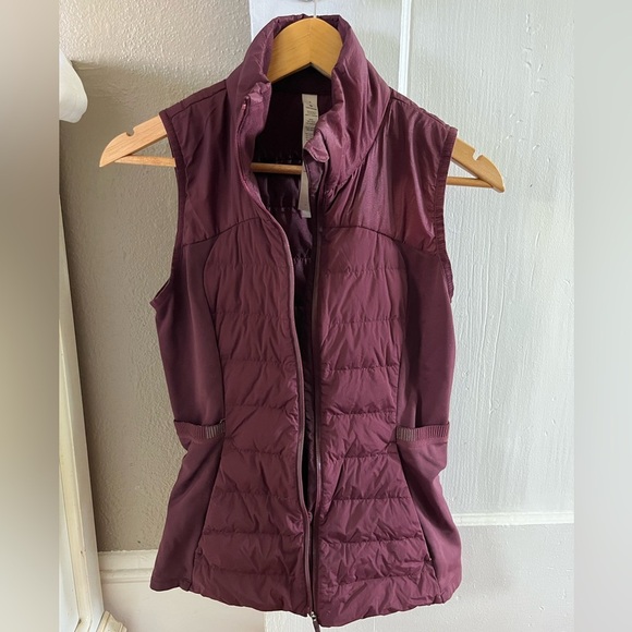 Lululemon Down For It Vest Size 6 Cassis Burgundy Water & Wind Resistant W44qls - Picture 12 of 13